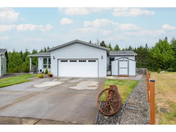 2050 SW Green Ln, Waldport, OR 97394