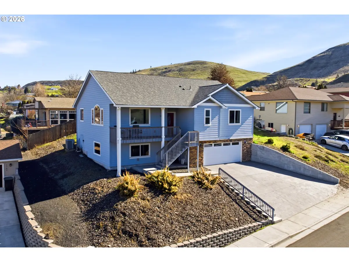 1704 Oakwood Dr, The Dalles, OR 97058 - #1