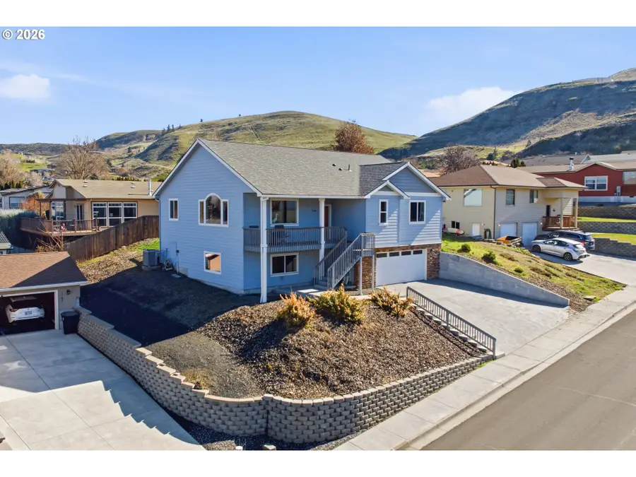 1704 Oakwood Dr, The Dalles, OR 97058 - #2