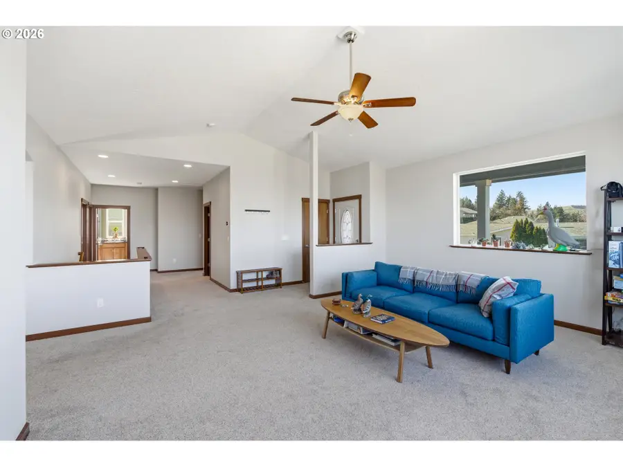 1704 Oakwood Dr, The Dalles, OR 97058 - #3