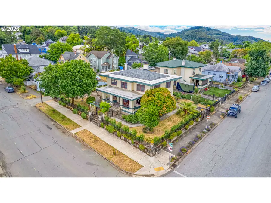 511 SE Mosher Ave, Roseburg, OR 97470 - #2