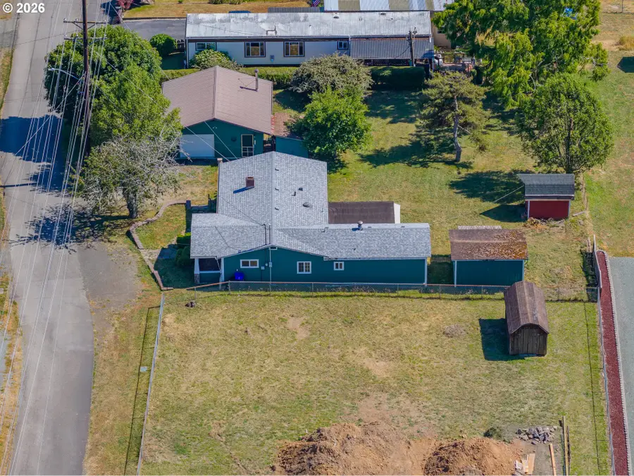 412 23rd St, Myrtle Point, OR 97458 - #2