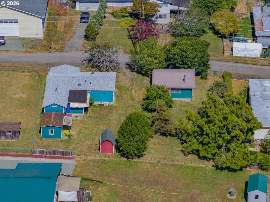 412 23rd St, Myrtle Point, OR 97458 - #3