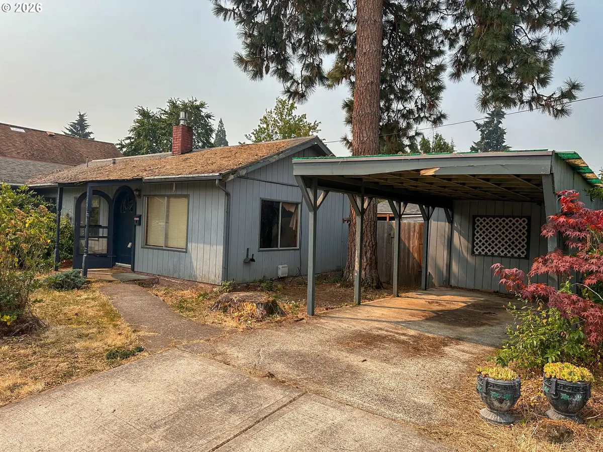205 W Clarendon St, Gladstone, OR 97027 - #1