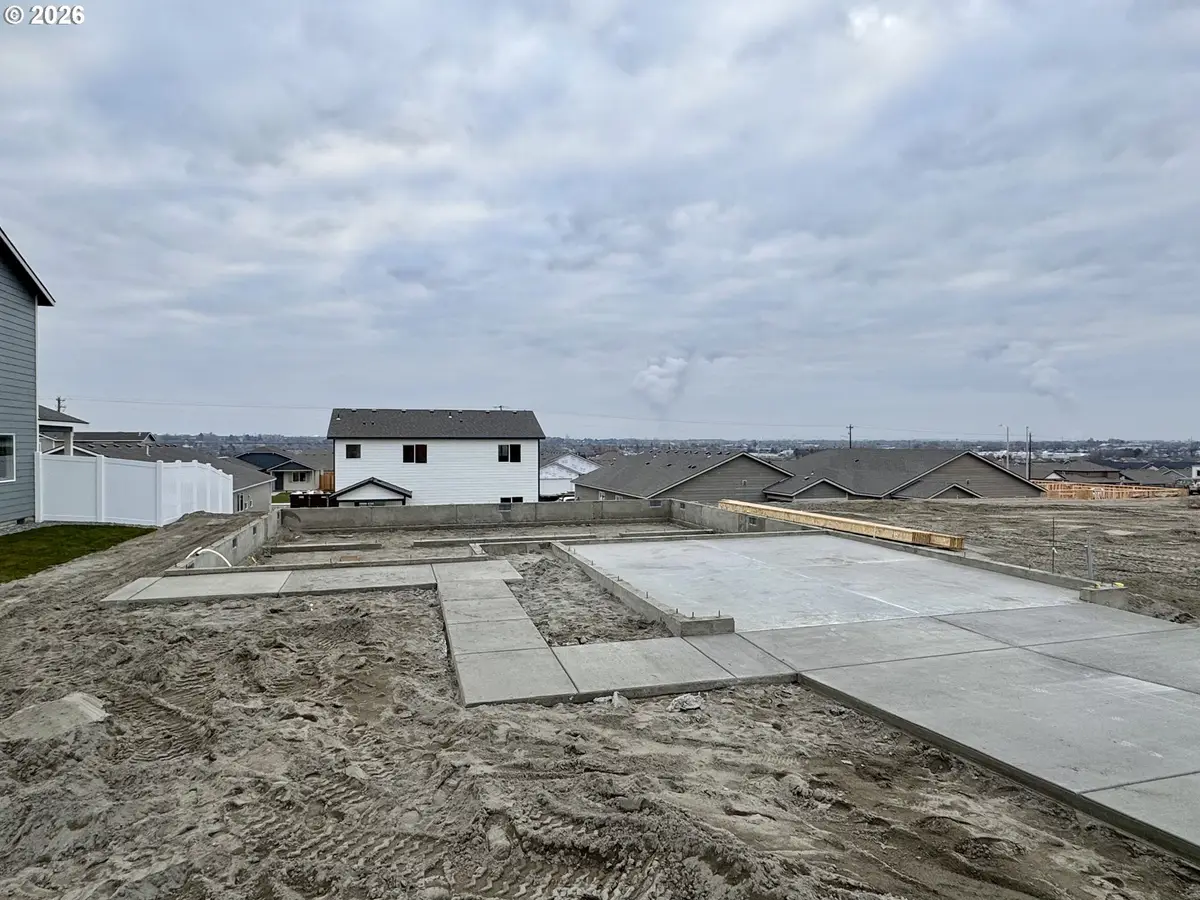 876 E Kinsley Ave, Hermiston, OR 97838 - Image #1