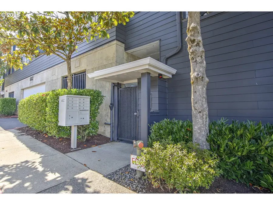 602 S Nevada St #D, Portland, OR 97219 - #3