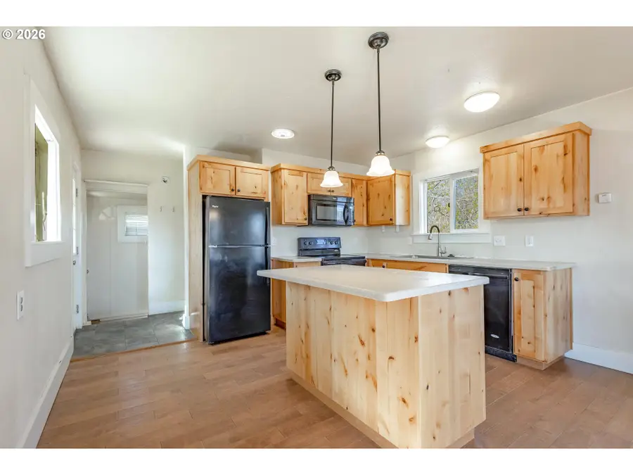 342 SE 7th St, Madras, OR 97741 - #3