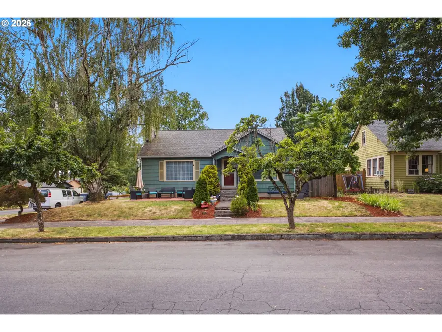 1900 F St, Vancouver, WA 98663 - #2
