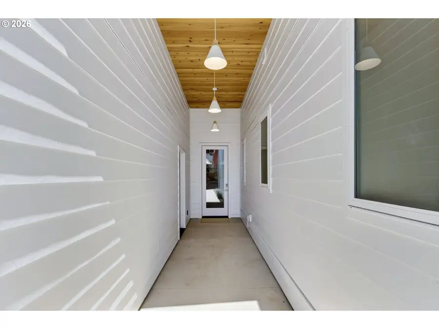 8213 N Swenson St, Portland, OR 97203 - #3