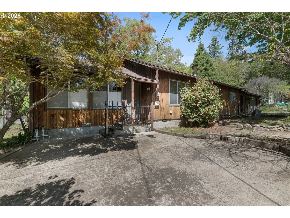 1103 Fourth Ave, Gold Hill, OR 97525 - #1