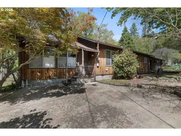 1103 Fourth Ave, GoldHill, OR 97525