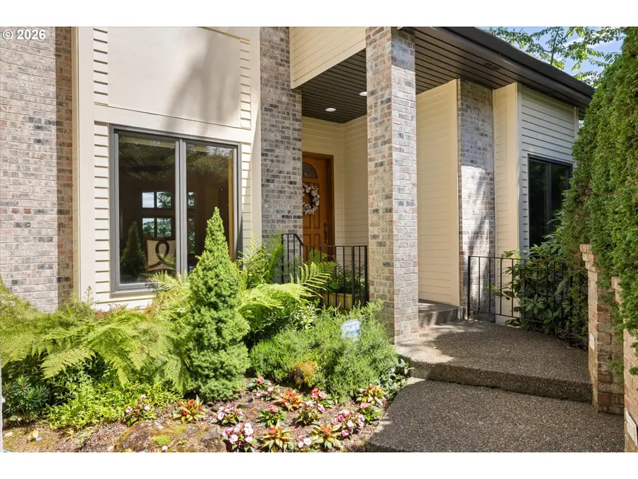 1700 Village Park Ln, Lake Oswego, OR 97034 - #2