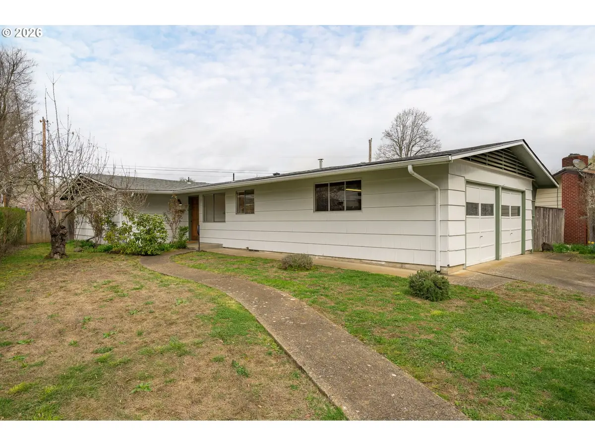 585 E 36th Ave, Eugene, OR 97405 - #1