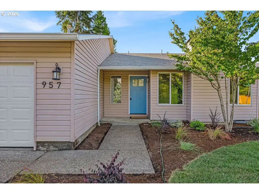 957 NE Kathryn St, Hillsboro, OR 97124 - #3