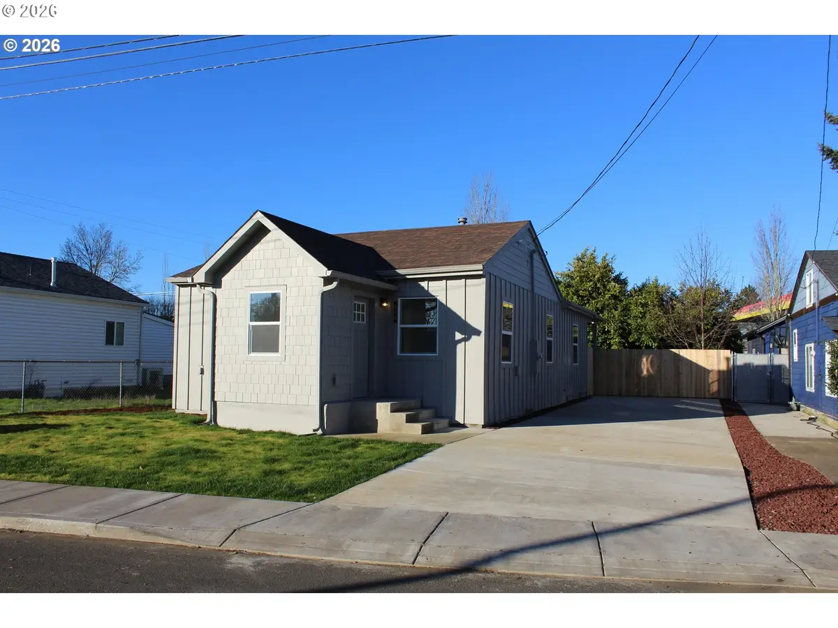 186 SW Rainbow Ave, Dallas, OR 97338 - #1