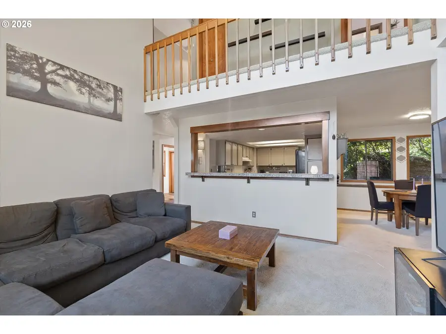 7655 Ridgewood Dr, Gladstone, OR 97027 - #3