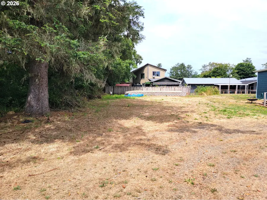 108 22nd St, Long Beach, WA 98631 - #3