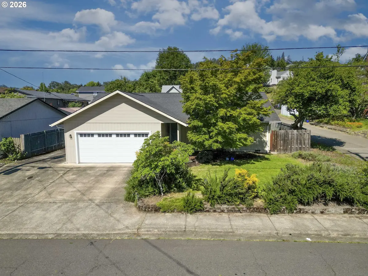 1528 NW Grove St, Roseburg, OR 97471 - #1
