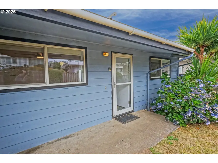 5753 NW Jetty Ave, Lincoln City, OR 97367 - #3