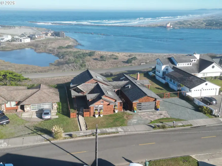 880 Ocean Dr, Bandon, OR 97411 - #3