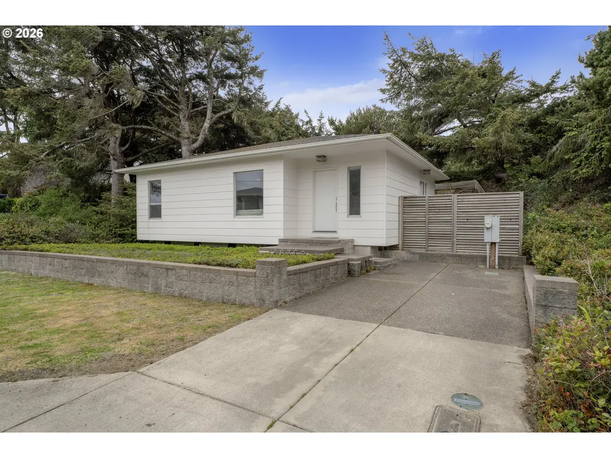 88352 1st Ave, Florence, OR 97439 - #1