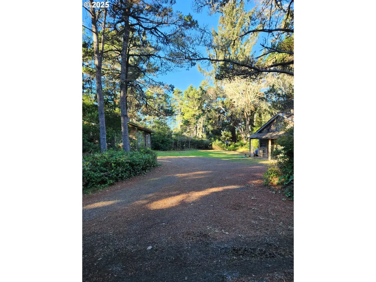 4803 Seapine Dr, Florence, OR 97439 - Image #1