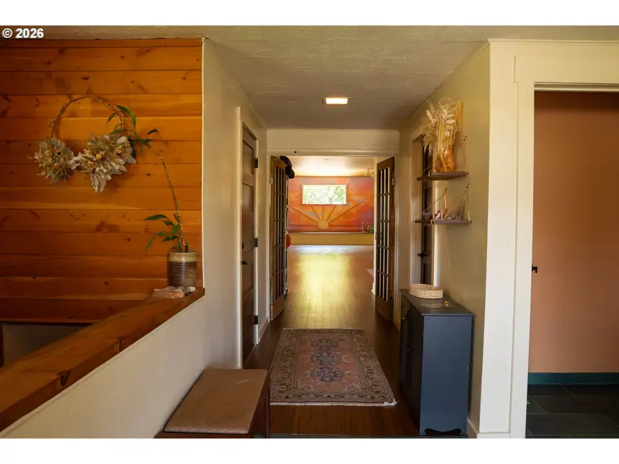 206 NE 1st St, Enterprise, OR 97828 - #3