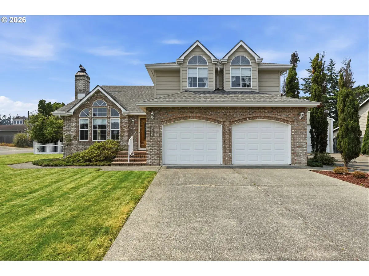 2090 Ash St, North Bend, OR 97459 - #1