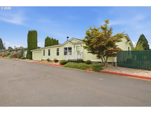 1015 Oak St #101, Silverton, OR 97381