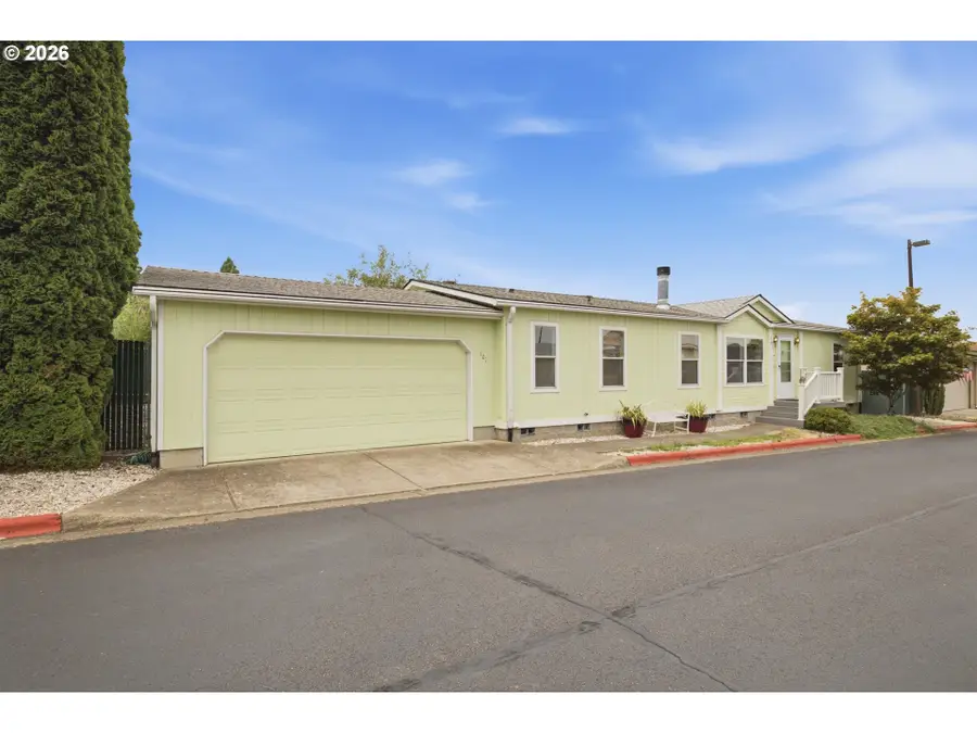 1015 Oak St #101, Silverton, OR 97381 - #2