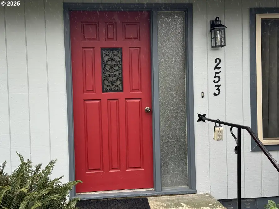 253 SE Polk St, Willamina, OR 97396 - Image #2