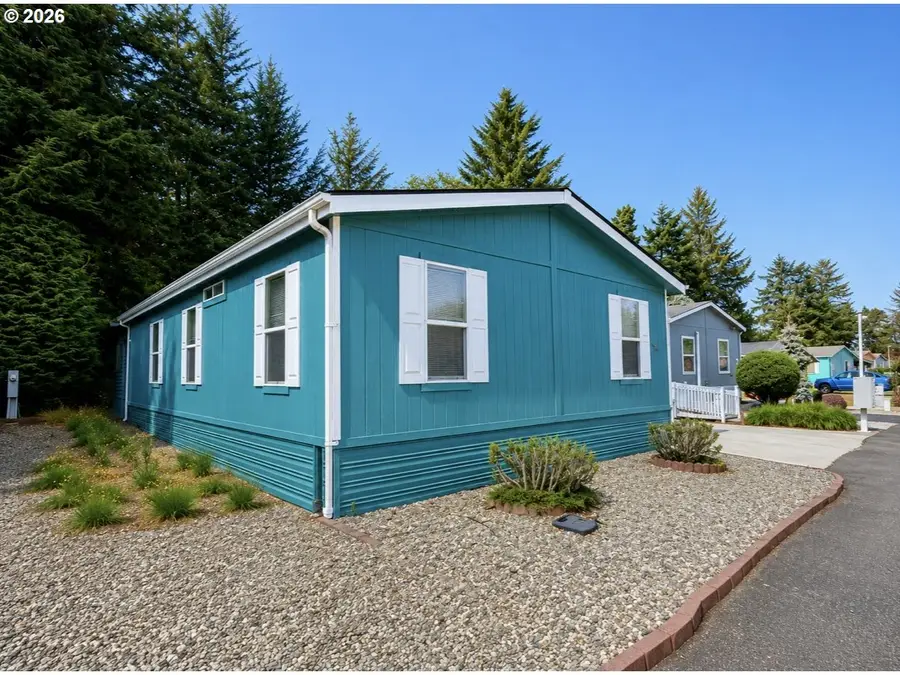 490 Shorepines Ave, Coos Bay, OR 97420 - #3