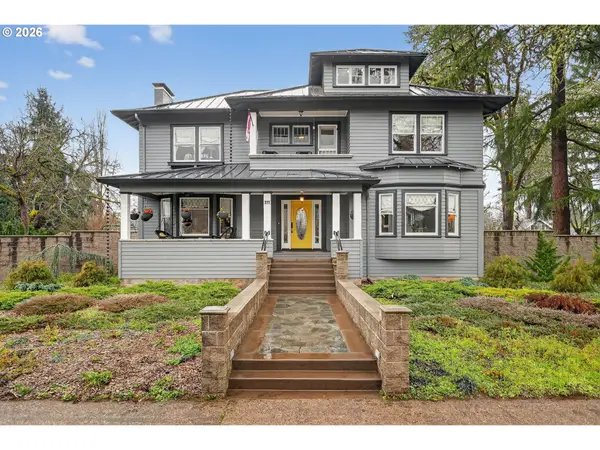 211 S 3rd St, CottageGrove, OR 97424