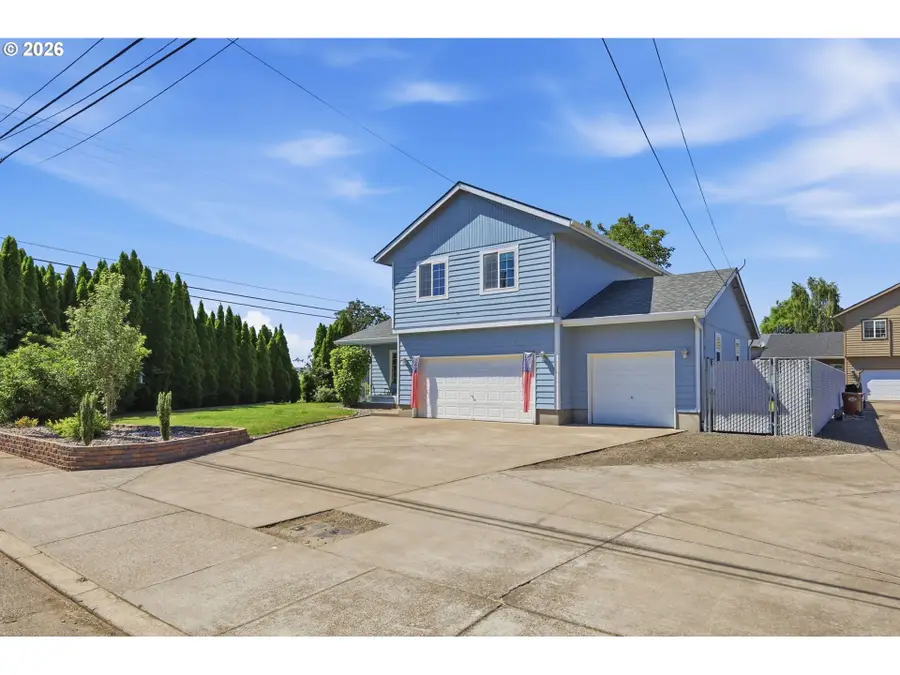 1924 W 10th Ave, Junction City, OR 97448 - #2
