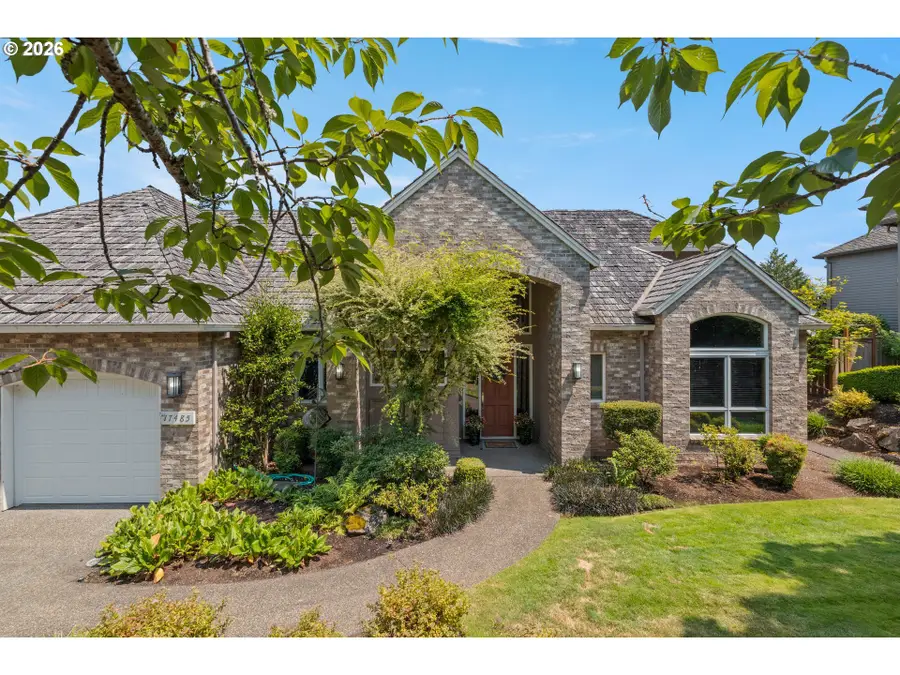 17485 Brookhurst Dr, Lake Oswego, OR 97034 - #2