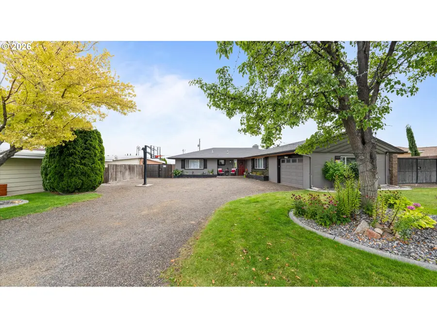 428 N Underwood St, Kennewick, WA 99336 - #2