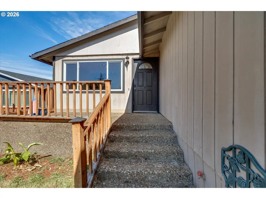 344 SE Shafford St, Estacada, OR 97023 - #3