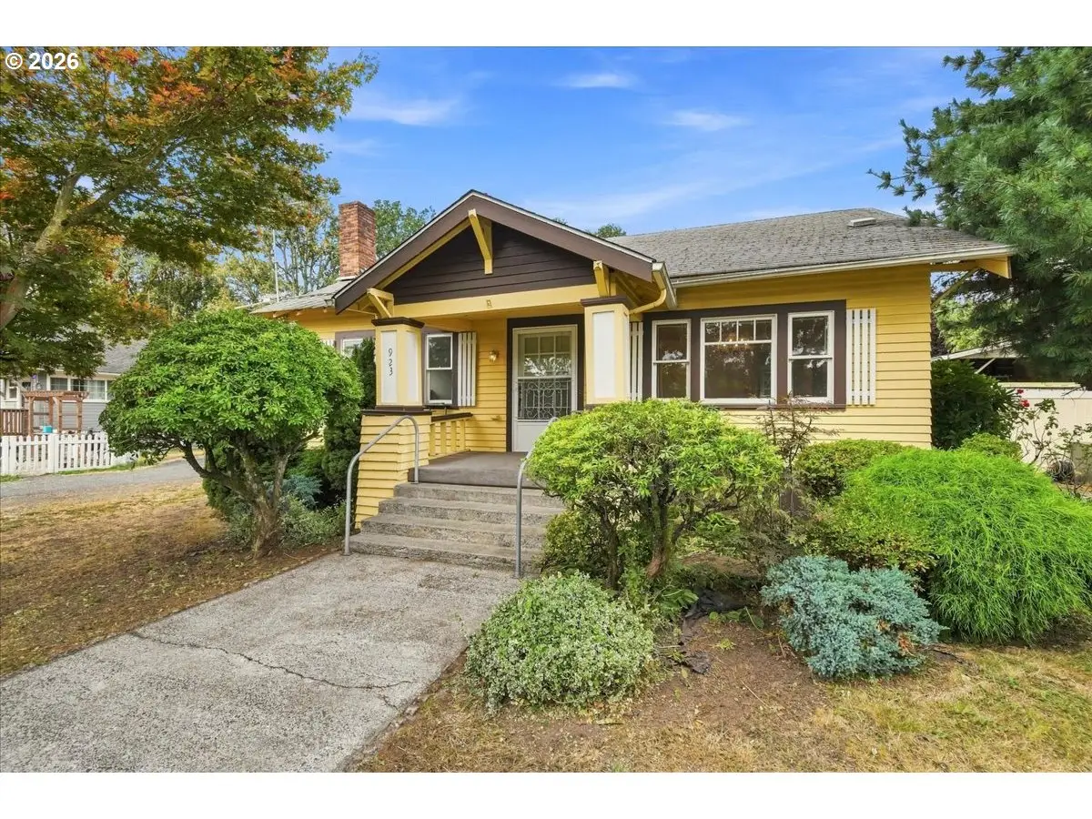 923 Hoffman St, Woodland, WA 98674 - #1