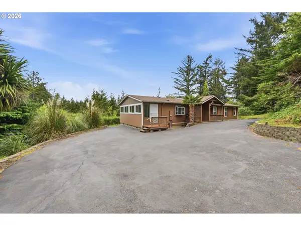 885 Lombard St, NorthBend, OR 97459
