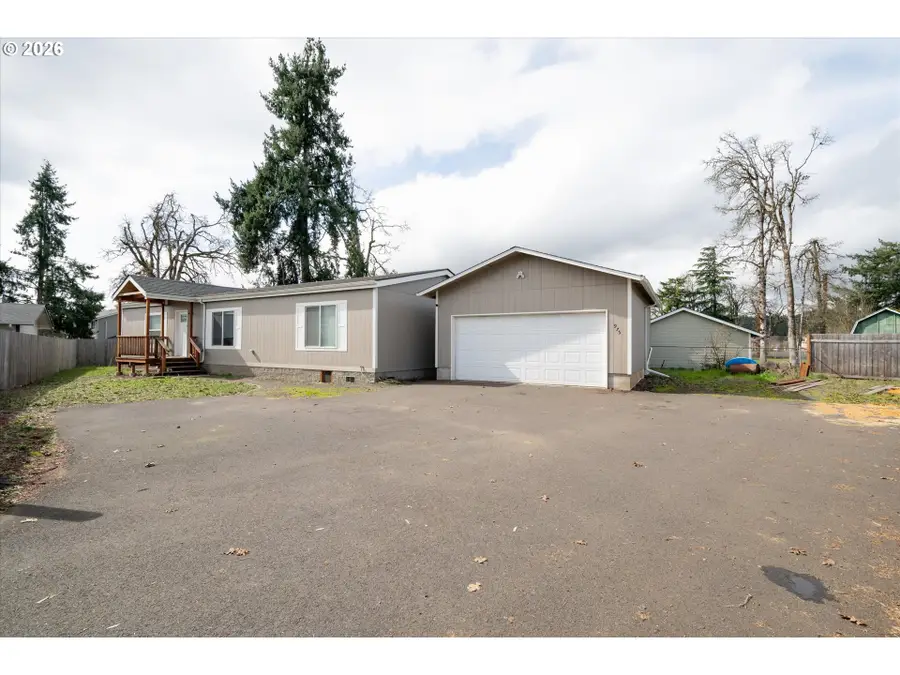 975 N 16th St, Cottage Grove, OR 97424 - #2
