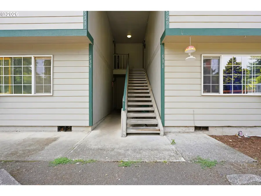 529 S Maple St, Canby, OR 97013 - #3