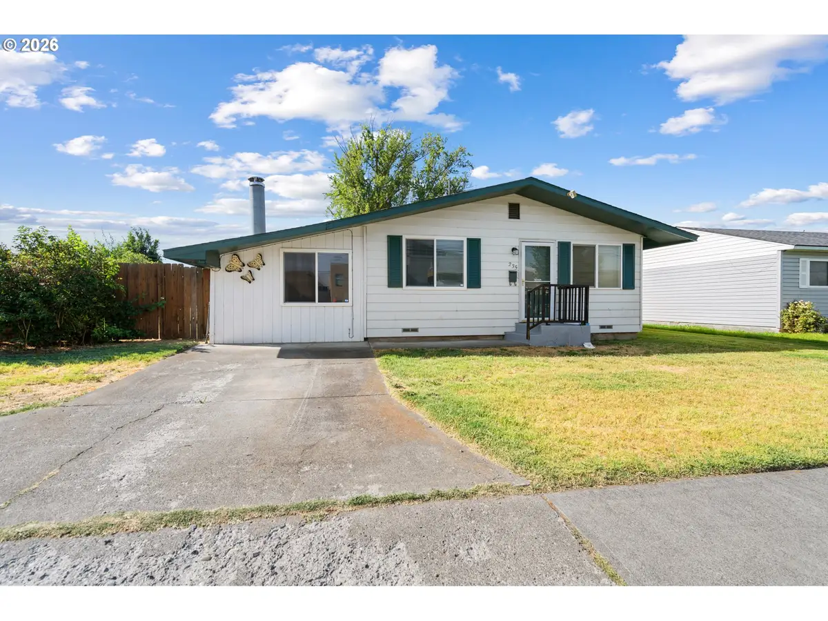 235 W Highland Ave, Hermiston, OR 97838 - #1