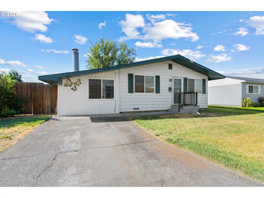 235 W Highland Ave, Hermiston, OR 97838 - #3