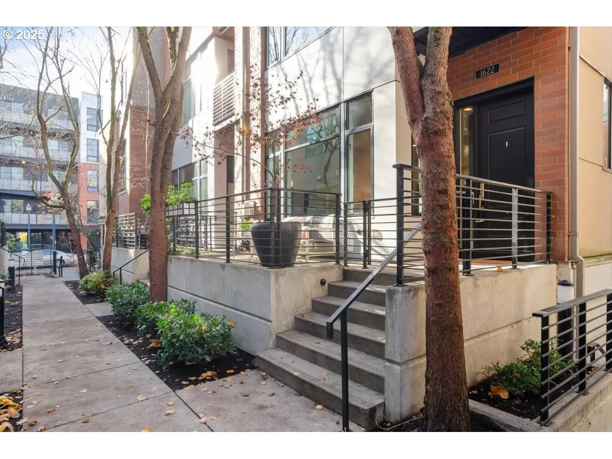 1622 NW Riverscape St, Portland, OR 97209 - Image #1