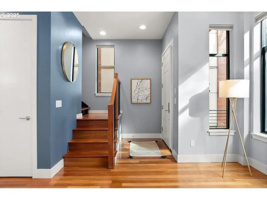 1622 NW Riverscape St, Portland, OR 97209 - Image #2