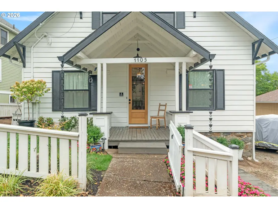 1105 Washington St, Oregon City, OR 97045 - #3