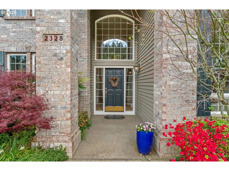 2328 Oakhurst Ln, Lake Oswego, OR 97034 - #3