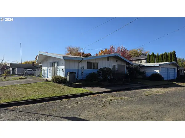 575 N 9th St, Harrisburg, OR 97446