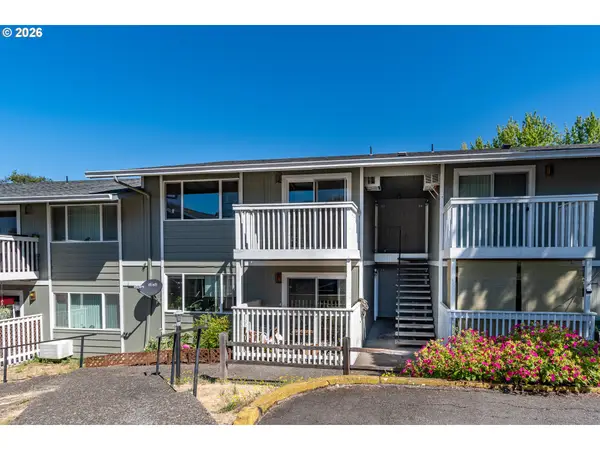885 NE Sunset St #32, Roseburg, OR 97470