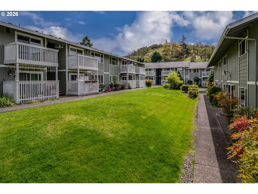 885 NE Sunset St #32, Roseburg, OR 97470 - #2